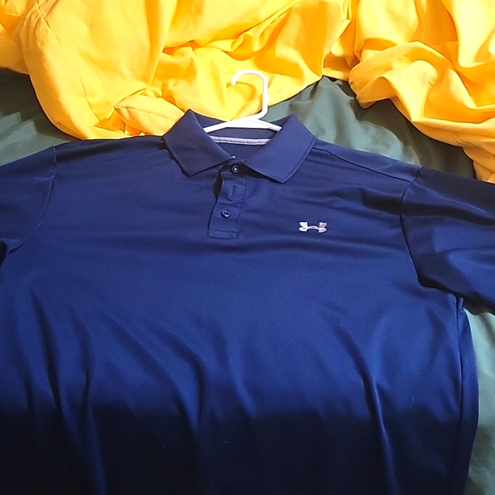 Under Armour Large loose fit pole. Navy Blue